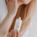 Serum do twarzy po 40 z potrójnym kwasem hialuronowym Aqua Bliss Tuulia kosmetyki premium