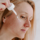 Serum do skóry dojrzałej nawilżające Aqua Bliss Tuulia aplikacja pipetą