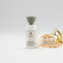 Ultranawilżające serum hialuronowe z owsem koloidalnym Aqua Bliss w szklanej butelce z pipietą i autorską zieloną nakrętką.